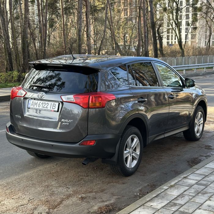 Toyota rav4  2013 года