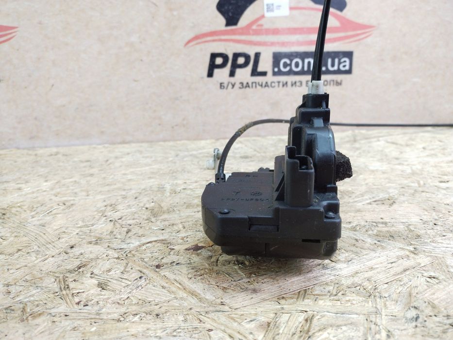 Nissan Titan 2004-2015 замок двери передней правой