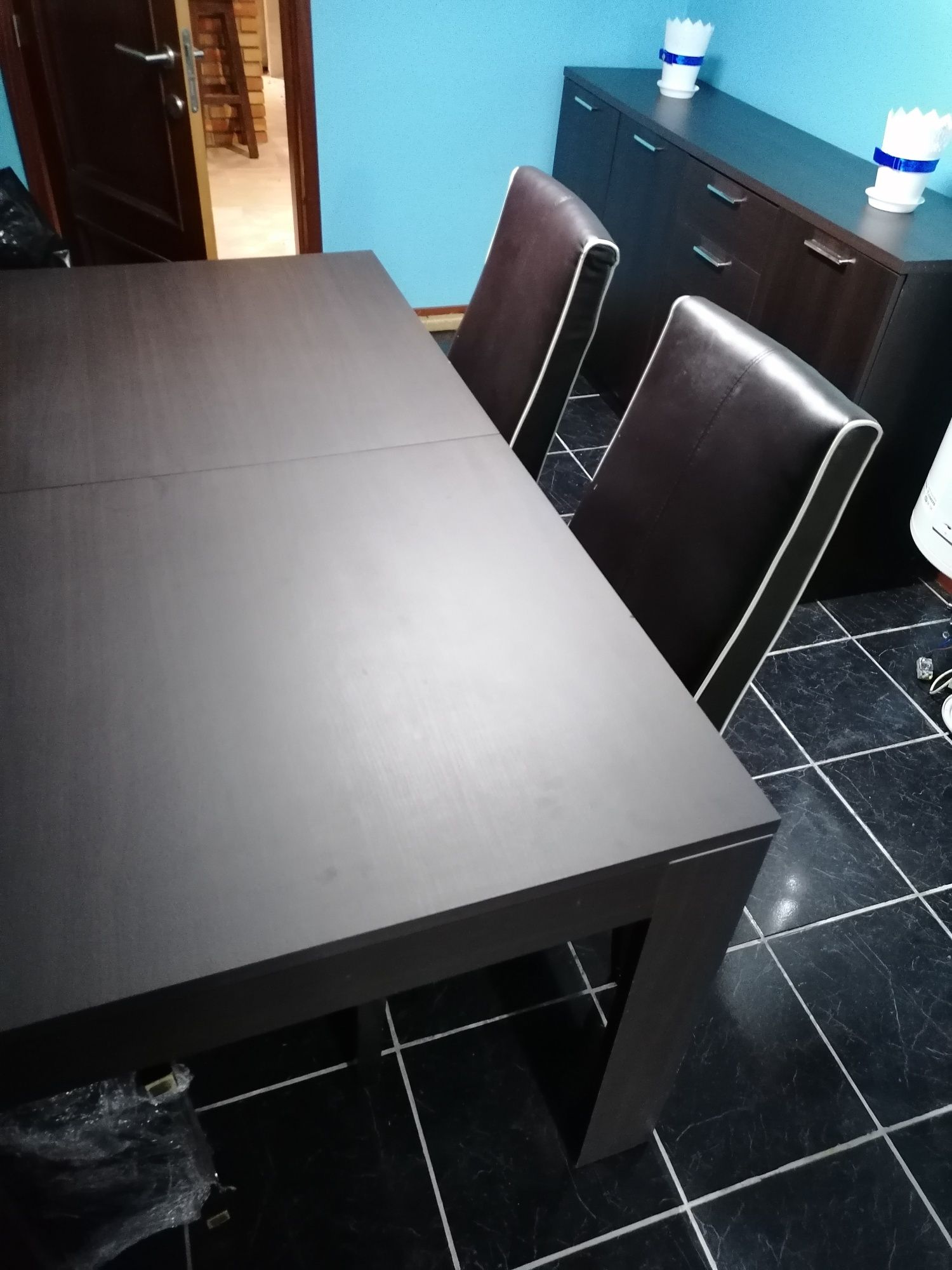 Mesa com 4 cadeira