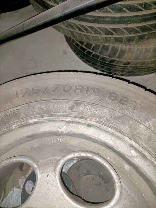 Lote de pneus e jantes
