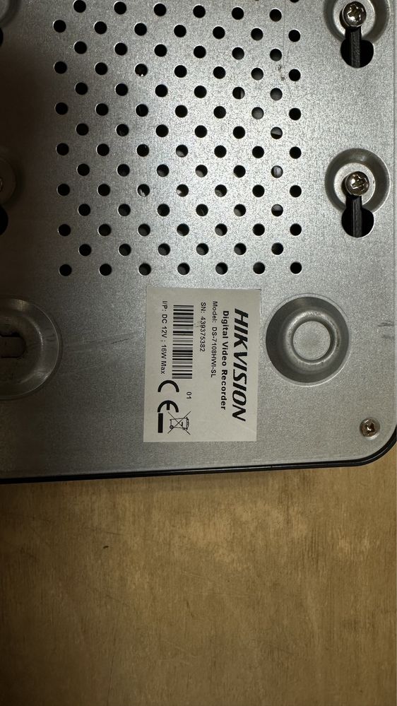 Відеорєєстратор Hikvision DS-7108HWI-SL з камерами