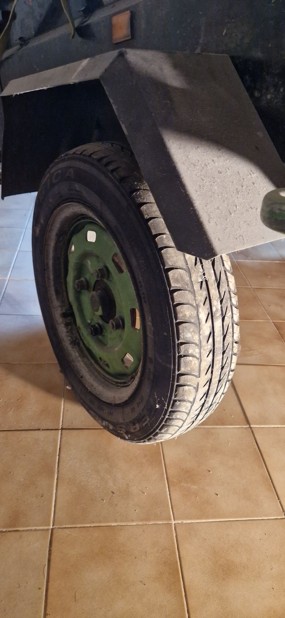 Reboque basculante em bom estado