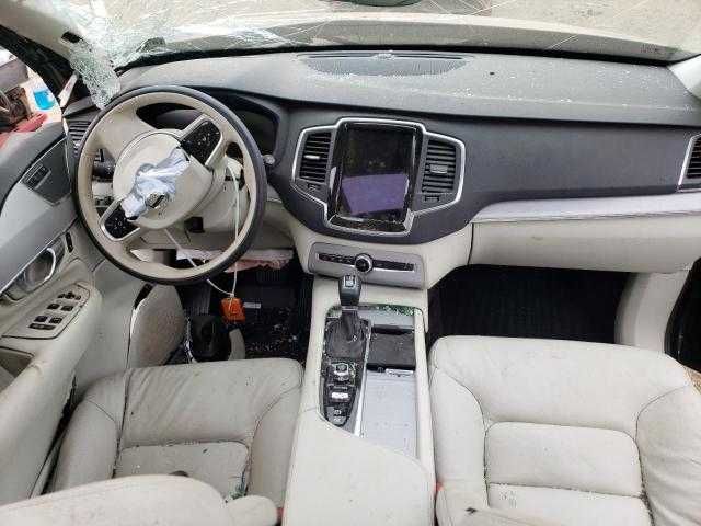 Volvo XC90 T5, z 2021 roku, model USA.