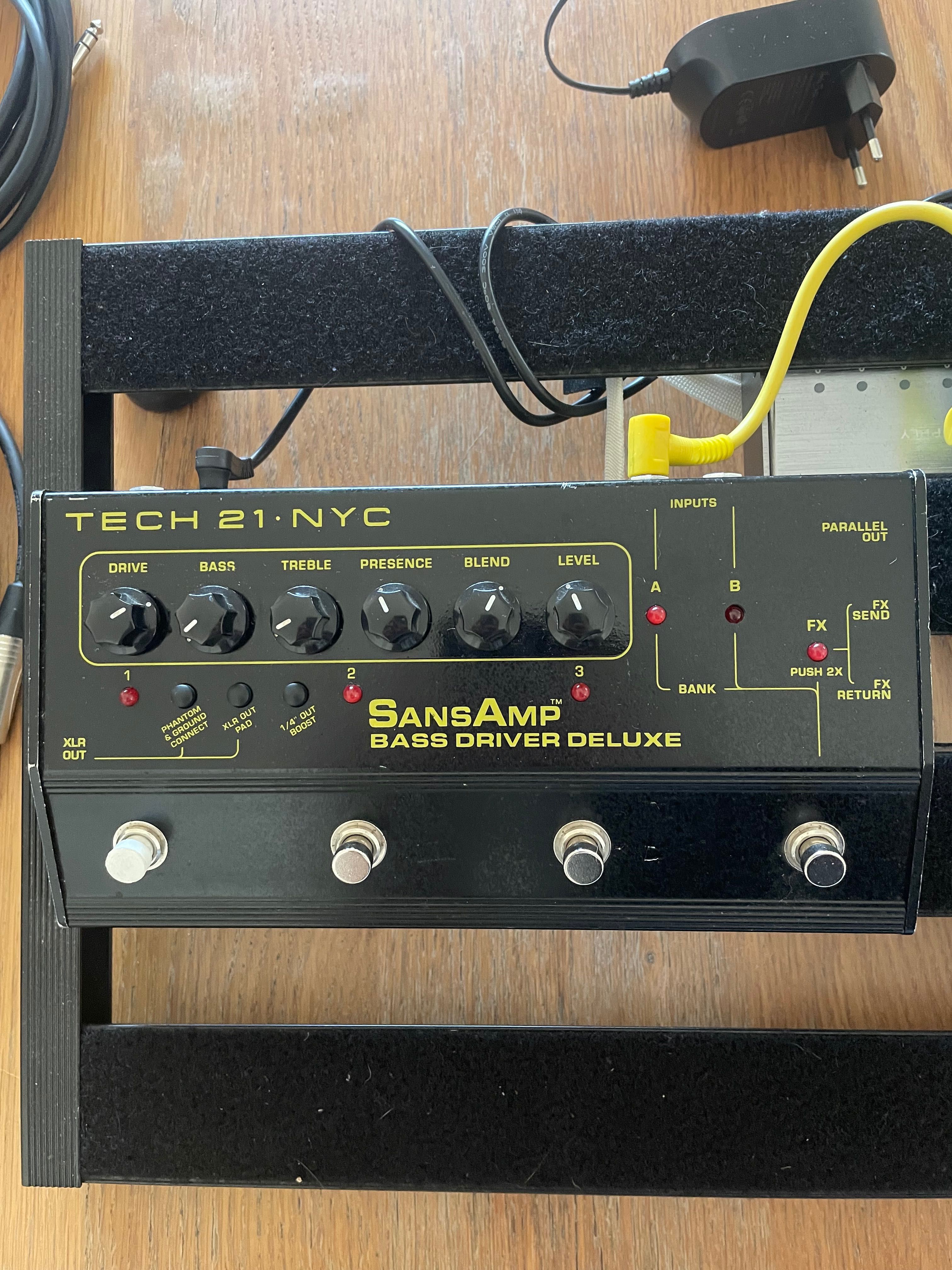 Pedalboard de baixo - sans amp, big muff, whammy, corona, gauss