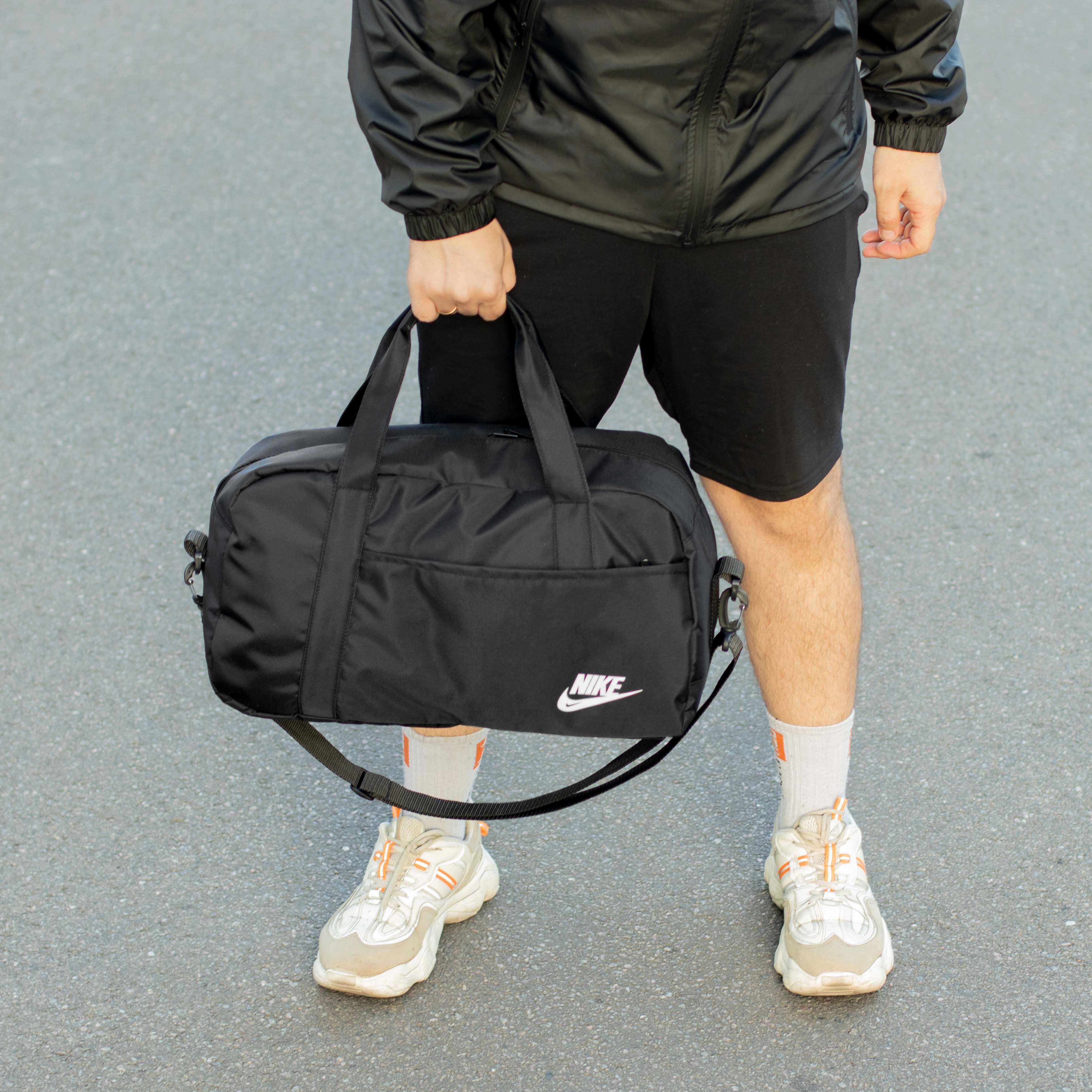 Спортивна сумка Nike Ego чорного кольору для тренувань на 22 л