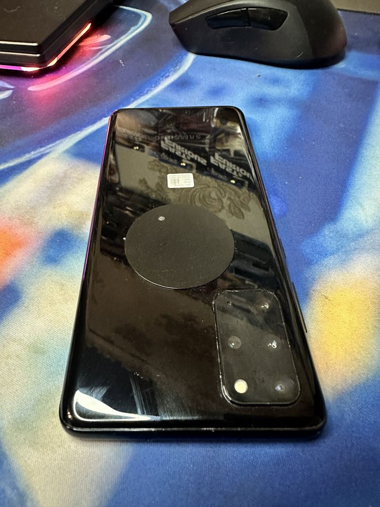 Samsung S20+.