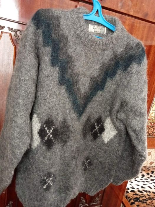 Світер шерстяний