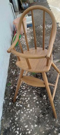 Cadeira de bebé em madeira