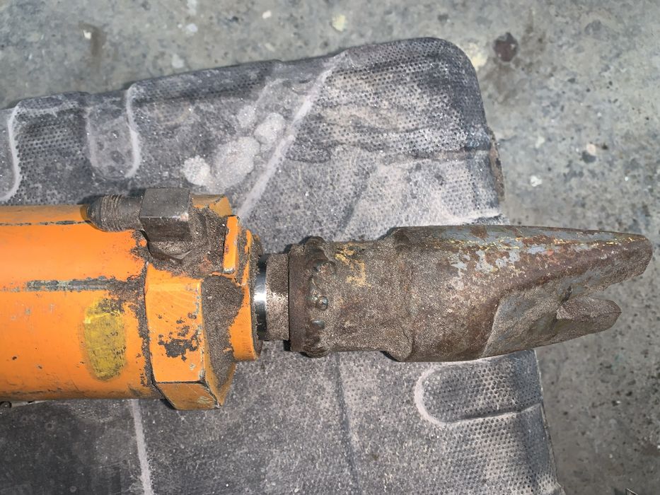 Гідроциліндр гідравлічний 20т