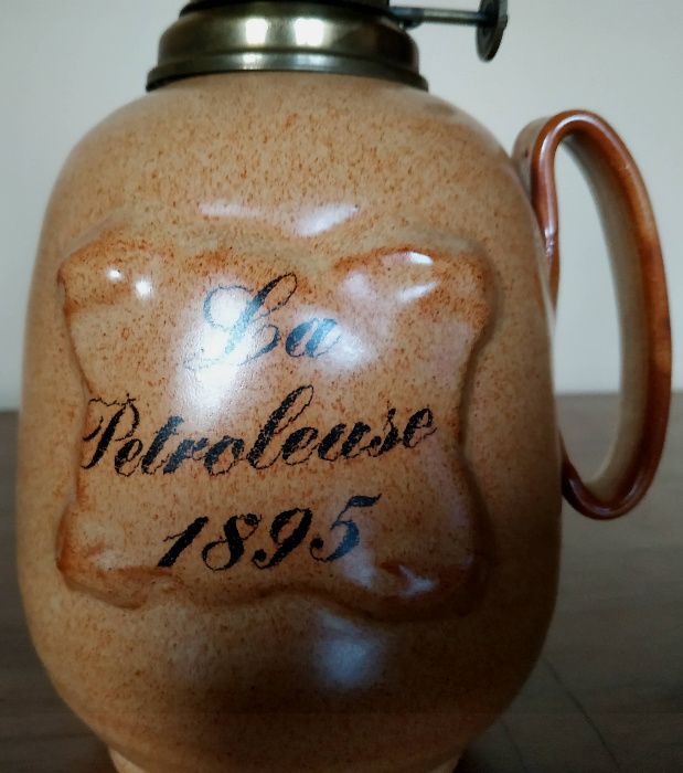 Ciekawa lampa naftowa