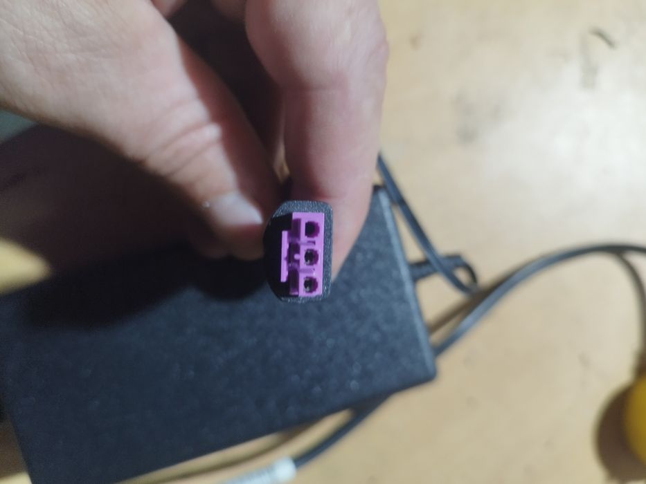 Boca alimentação HP 32v.    1560mA