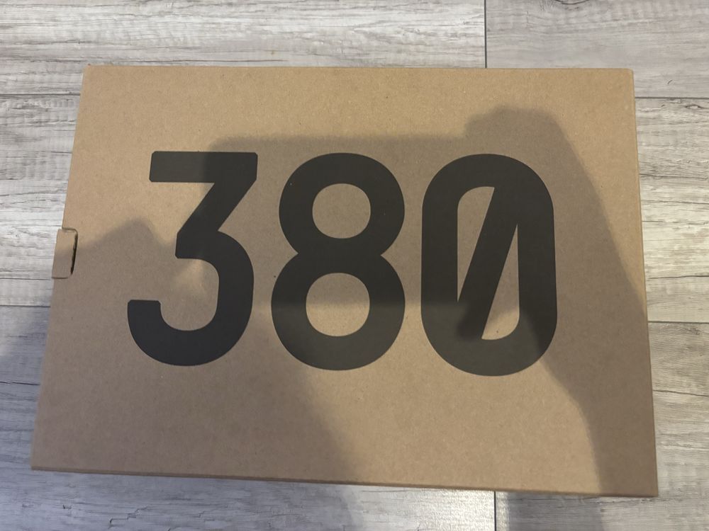 Pudełko po butach yeezy boost 380 Azura