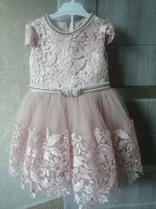 Пишна сукня дуже красива на дівчинку