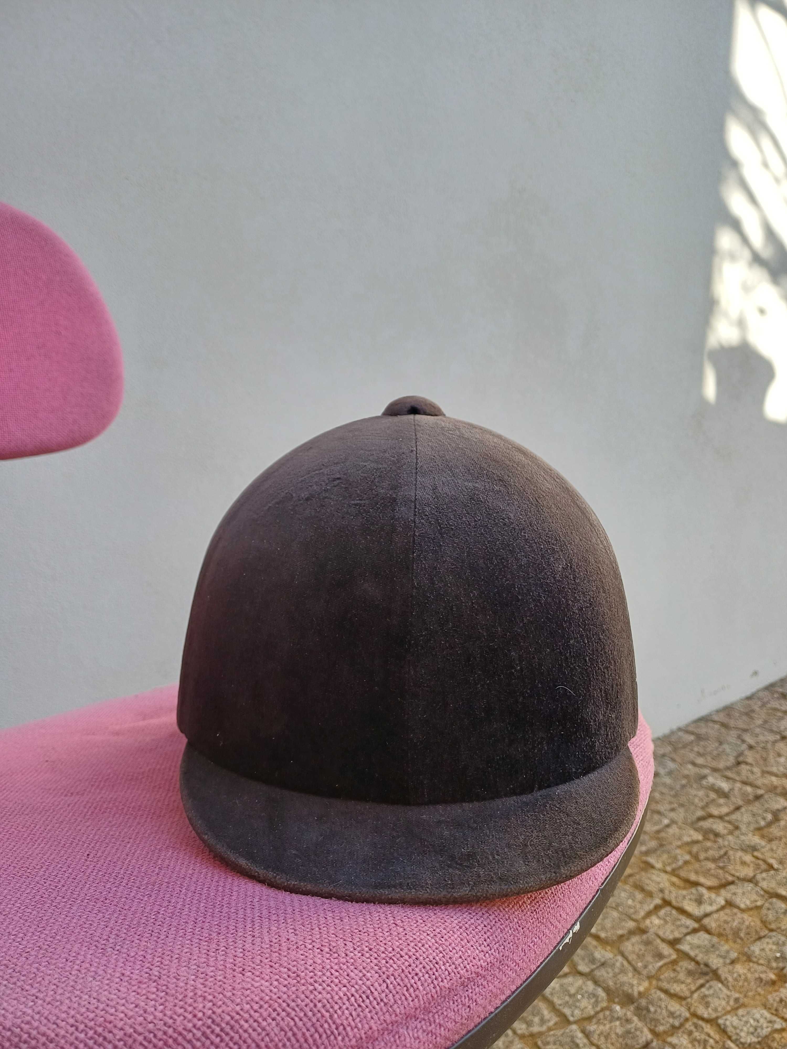 Capacete de hipismo.
