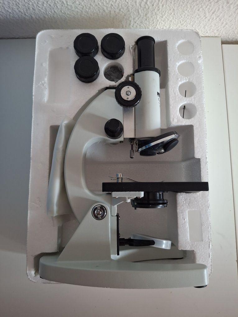Microscópio Konus