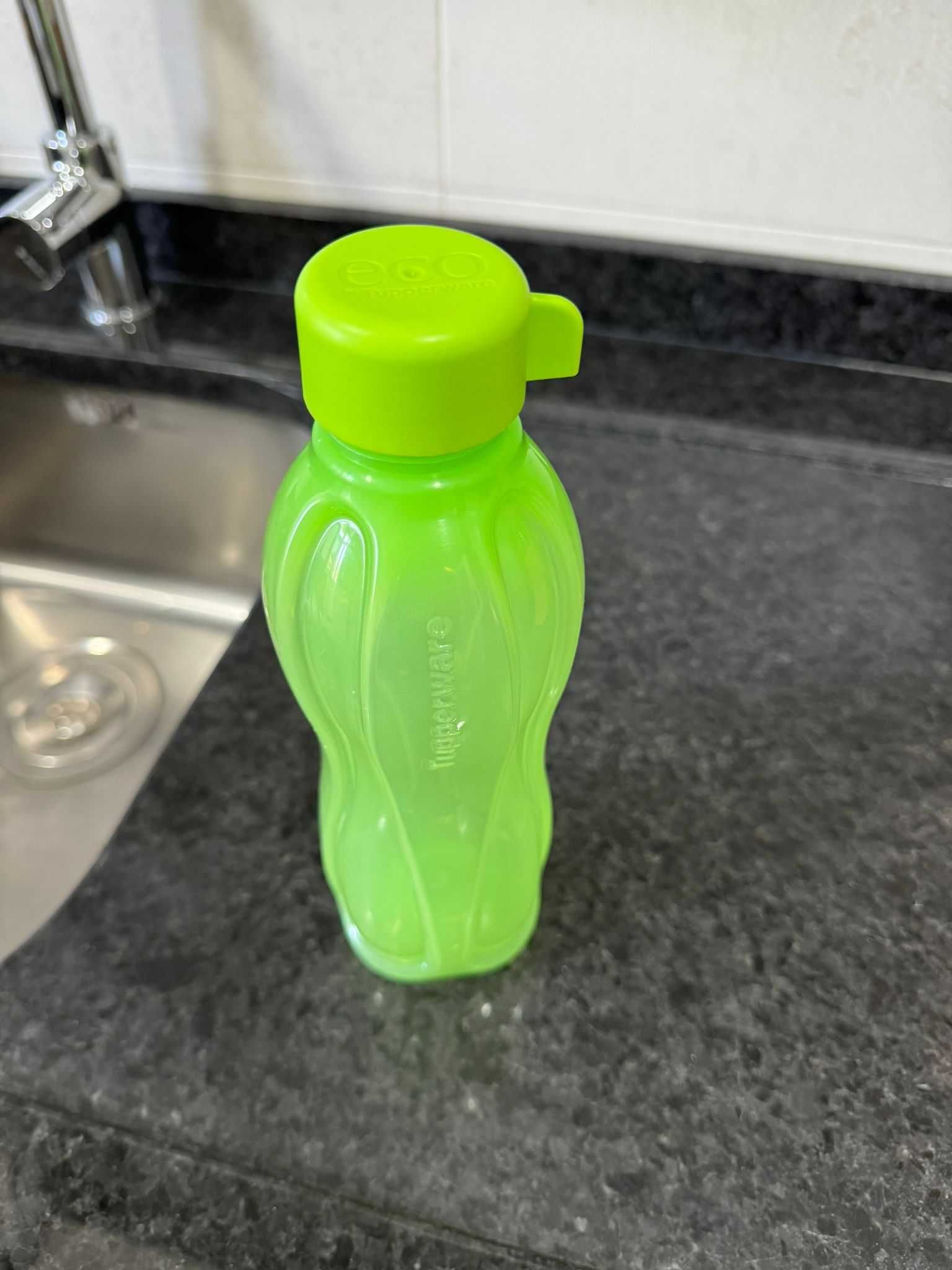 Garrafa Tupperware Eco Verde como nova