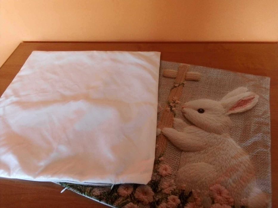 Dwie poszewki na poduszki