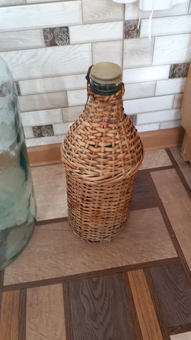 Посуд,кухонне приладдя.