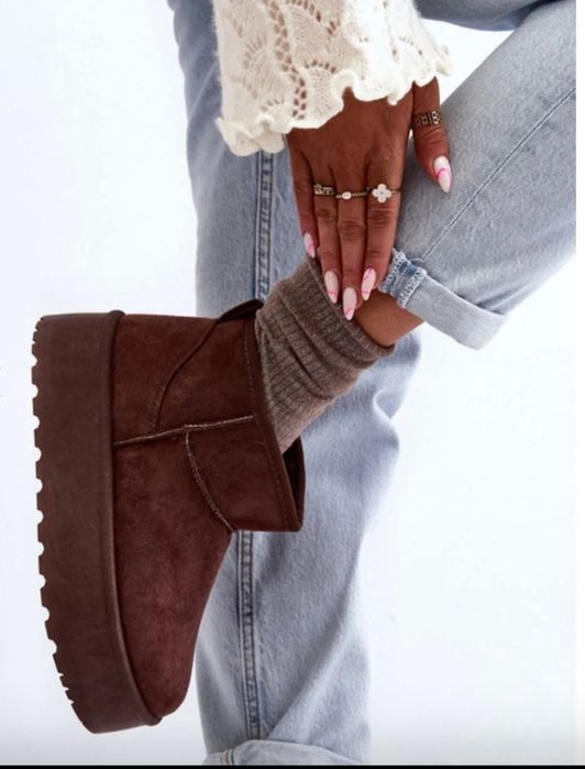 Buty emu koloru  czarnego