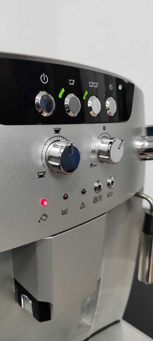 Кавомашина DeLonghi Magnifica ESAM 04.110 S – практично нова!