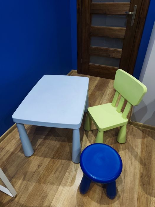 Zestaw Mamut IKEA stolik plus krzesełka