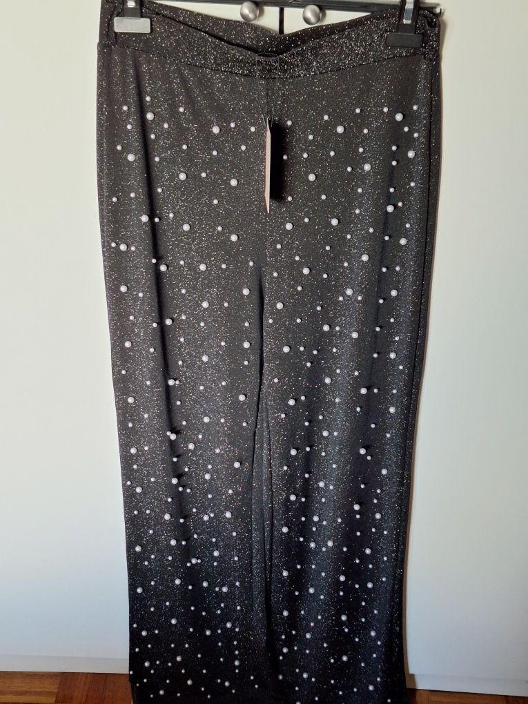 Calças/ leggins pretas brilhantes com pérolas