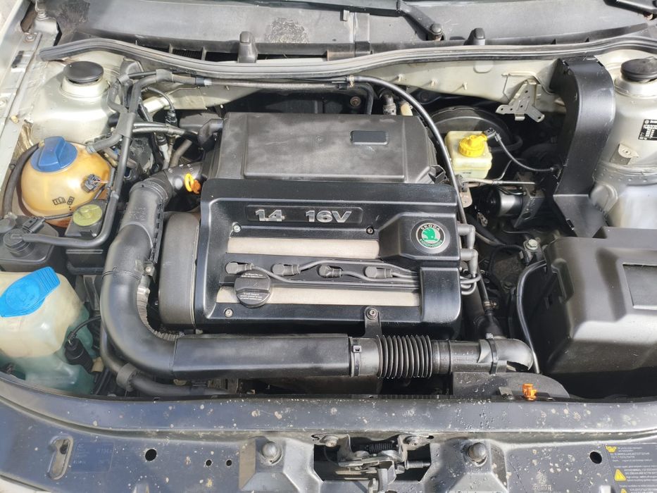 Skoda Octávia combi cinzento 1.4. 16v 2001