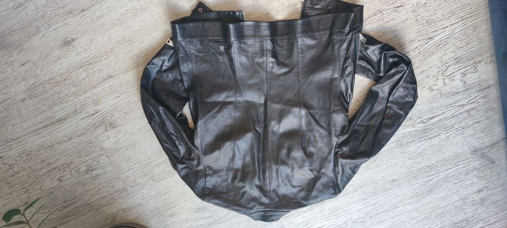 Кожаная куртка черная весна-осень