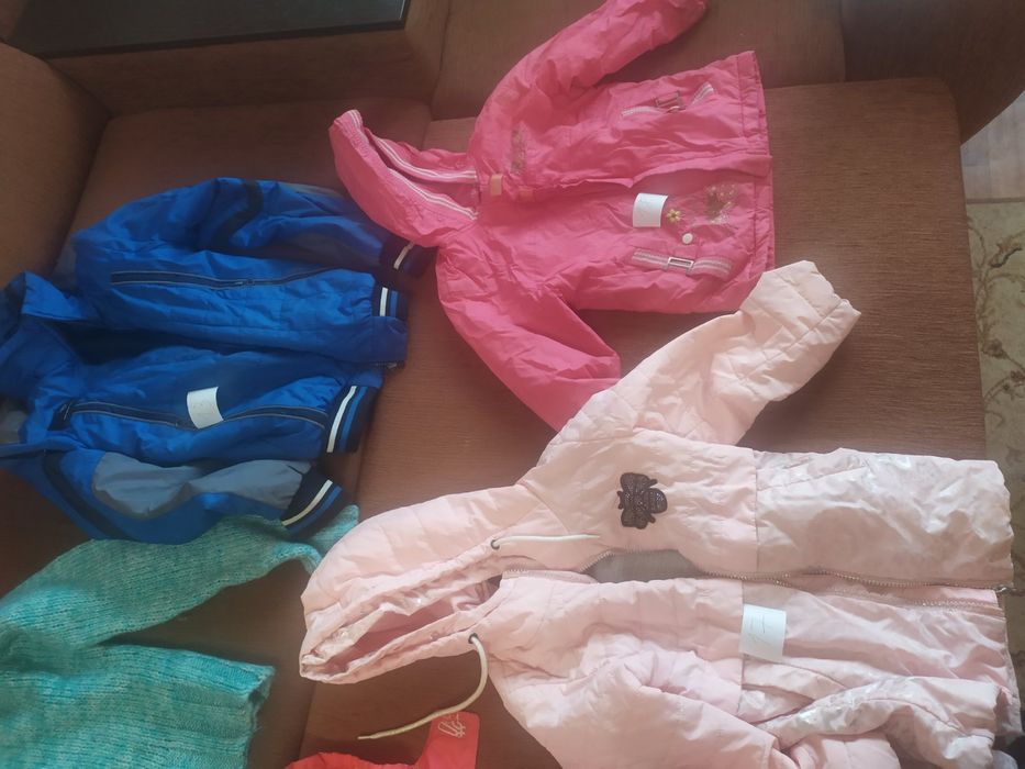 Продам куртку детскую.