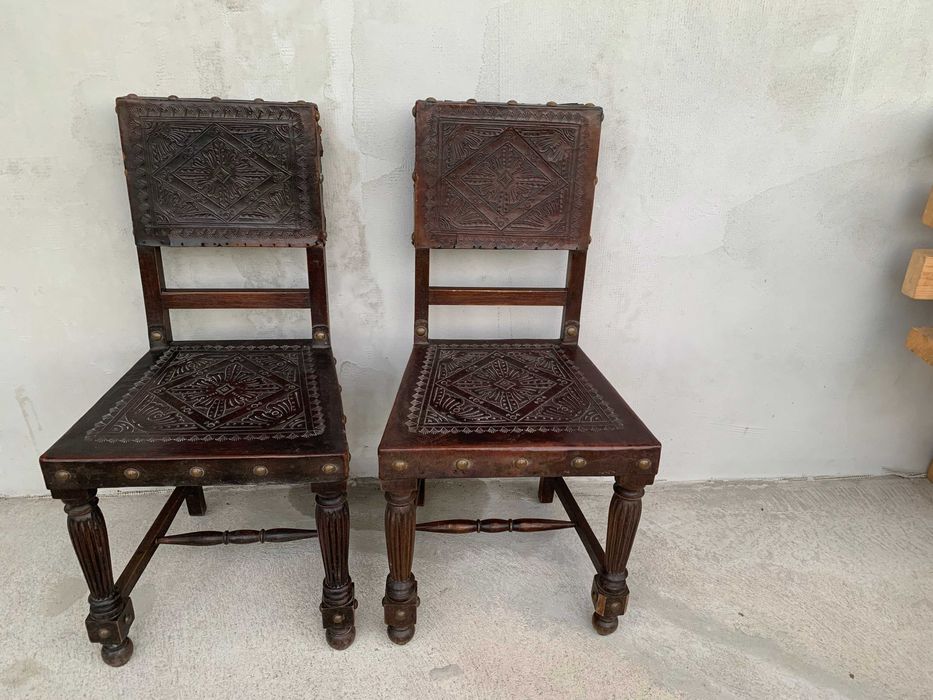 cadeira antiga em pele