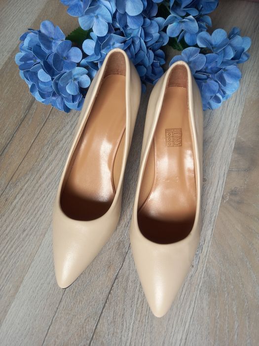 Buty na obcasie czułenka kremowe roz 37 nowe szpic słupek