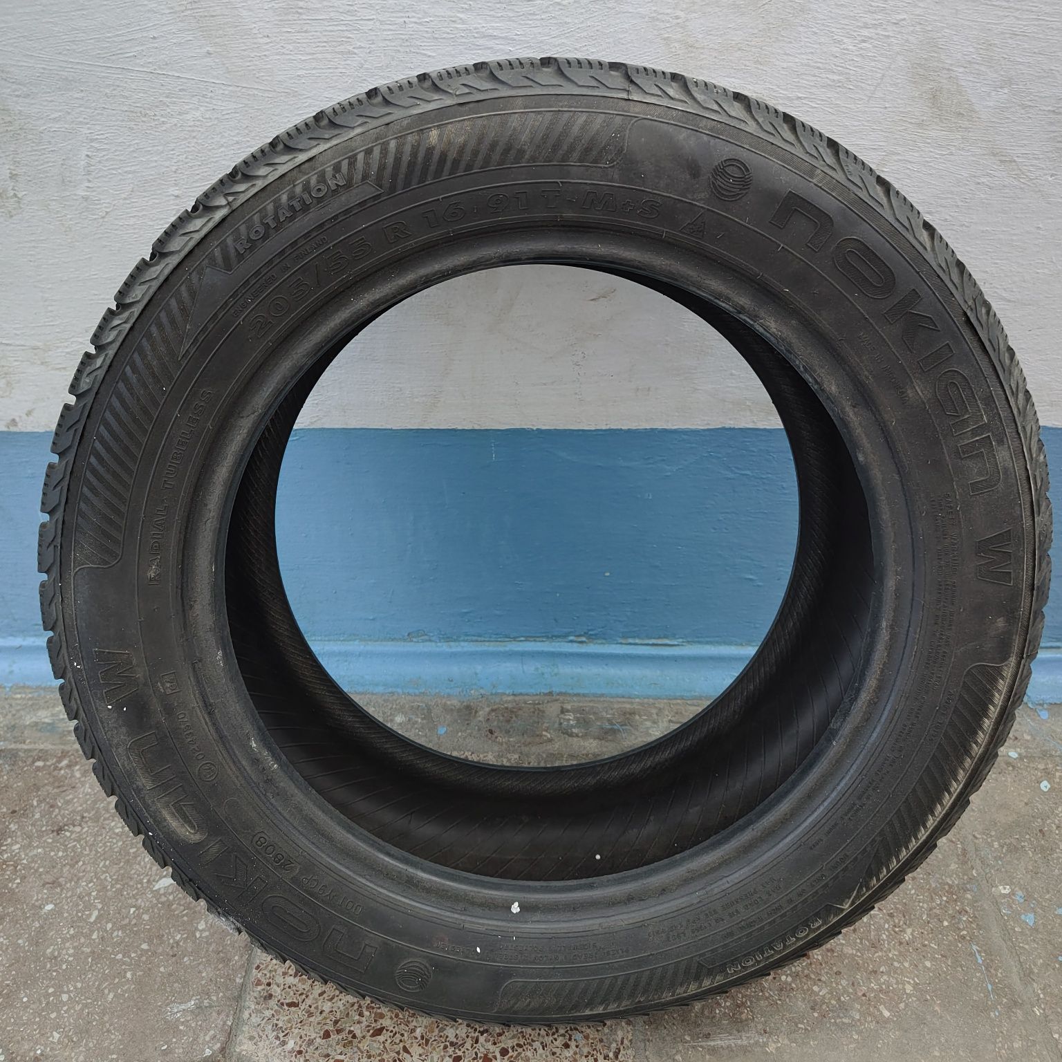 Продам одну зимнюю шину Nokian W 205/55/R16