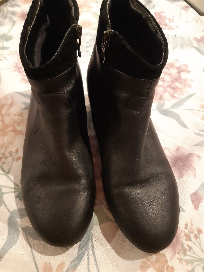 Czarne skórzane buty kazar 38
