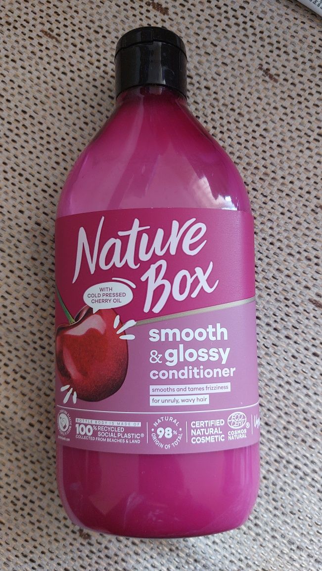 Odżywka Nature Box Cherry Oil wygładzająca odżywka do włosów kręconych
