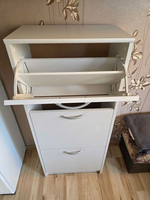 Biała szafka na buty