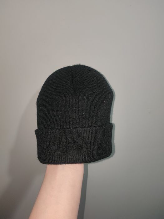 Czarna czapka z dinozaurem 104/110