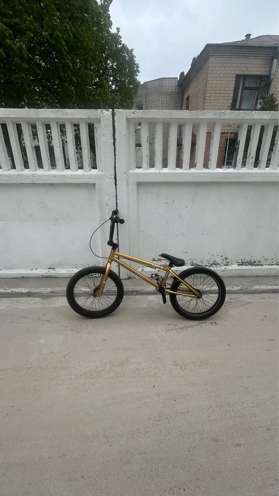 BMX-5 золотым цветом