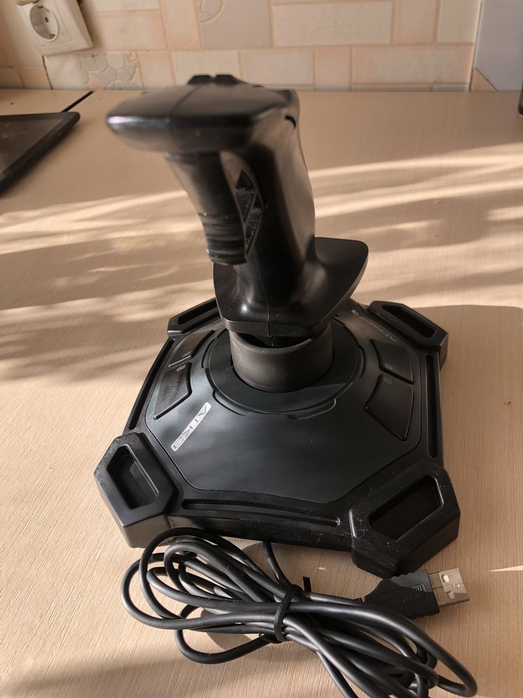 Джостик Logitech attack 3
