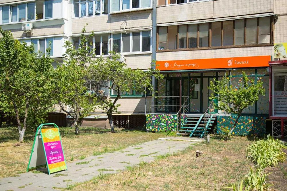 Продається нежитлове фасадне приміщення на Троєщині - 101,6 м2