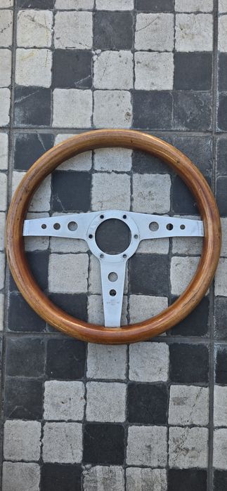 Volante de madeira de marca personal vintage