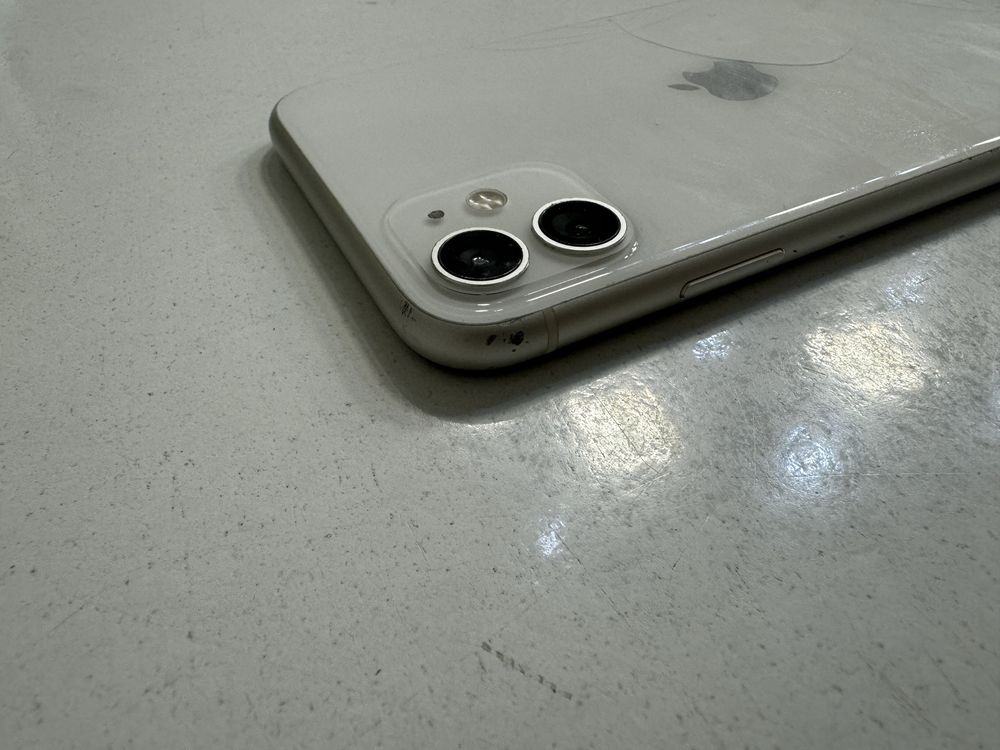 Iphone 11 256gb neverlock White 200$