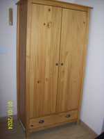 Vende-se Roupeiro de madeira com  portas
