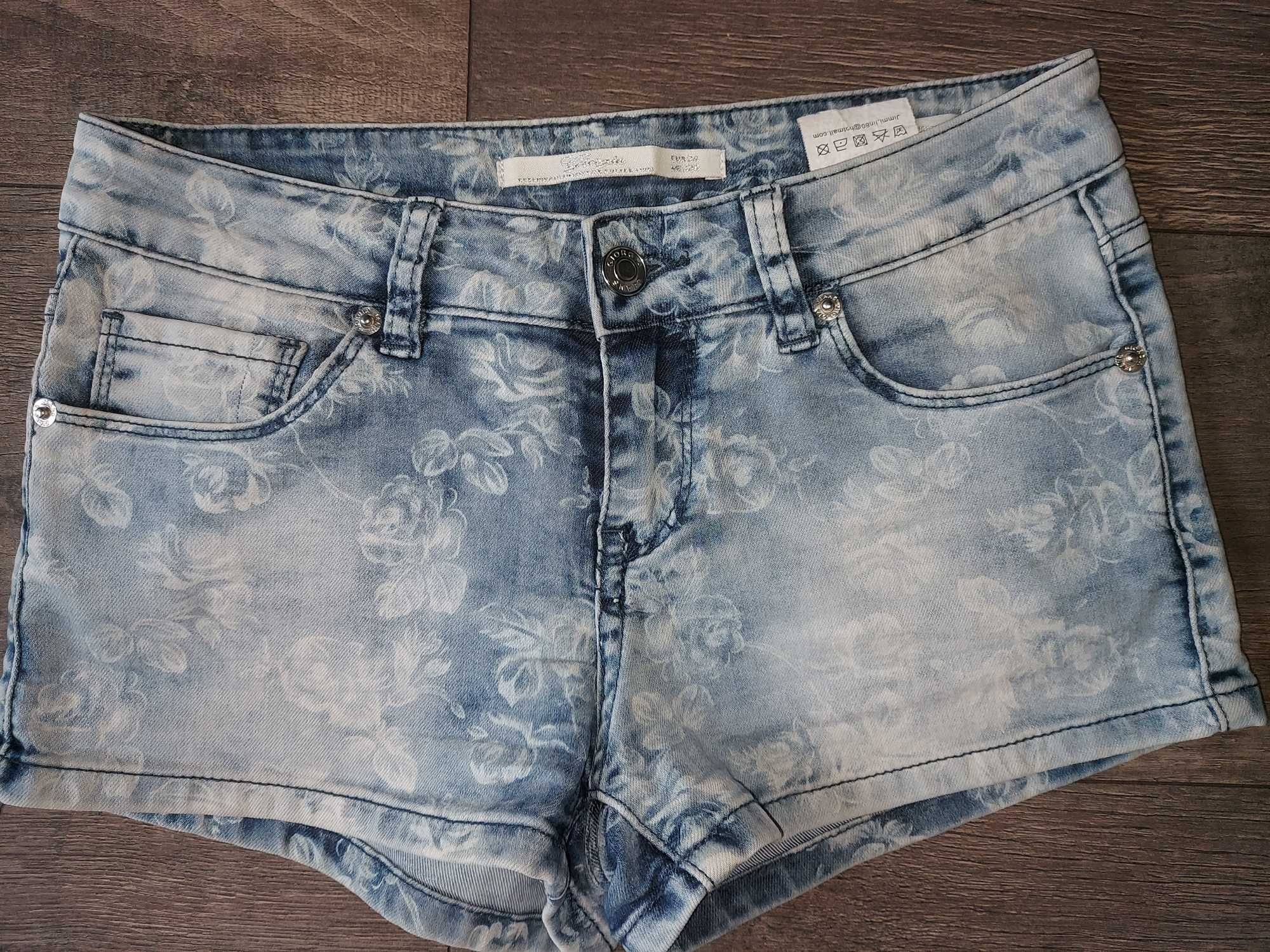 Krótkie spodenki szorty damskie modny print kwiaty jeans xs s