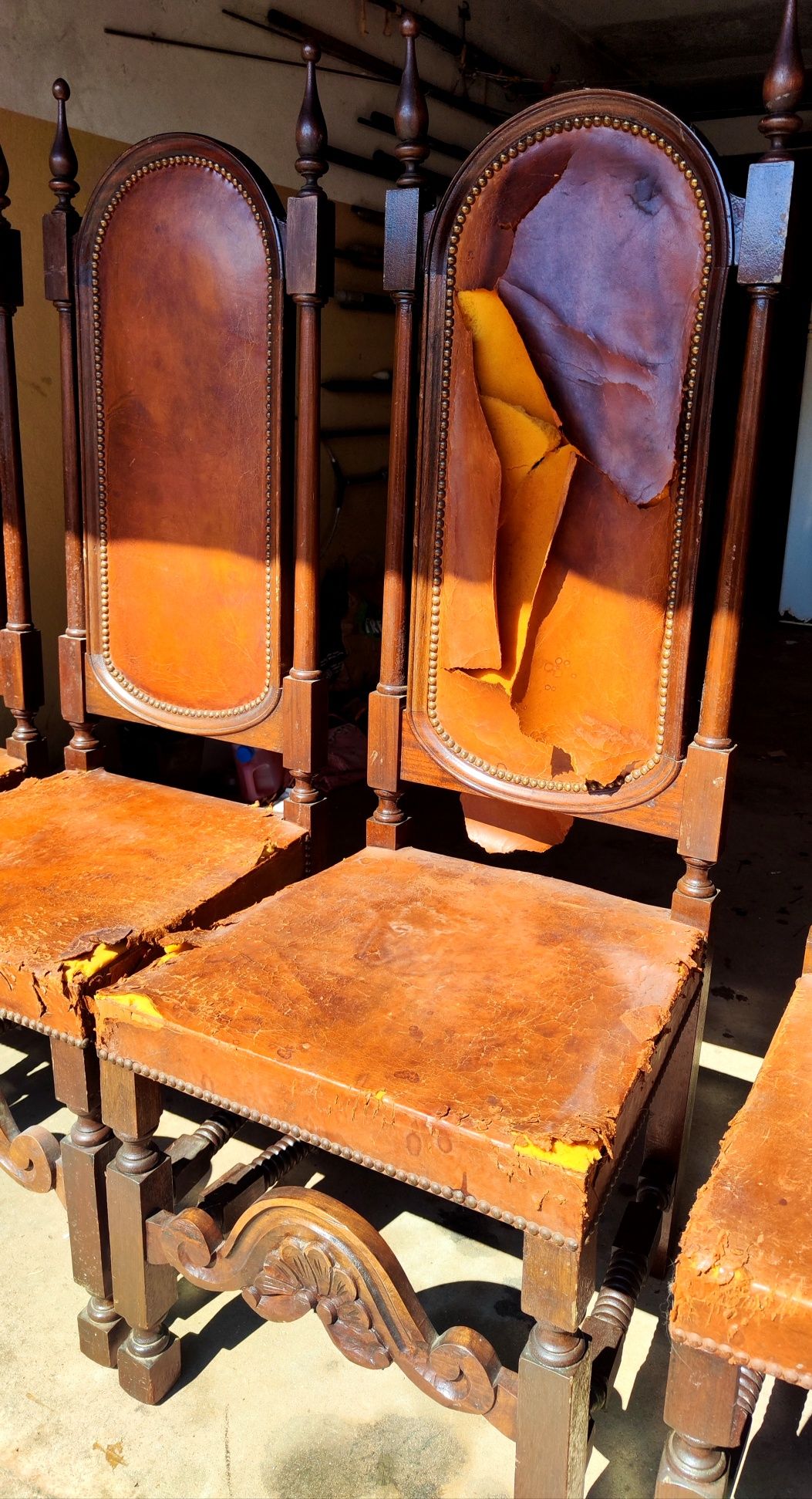 4 cadeiras madeira e pele para restauro