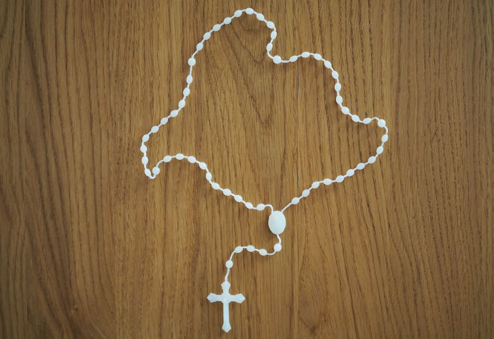 Stary różaniec plastikowy, fluoroscencyjny