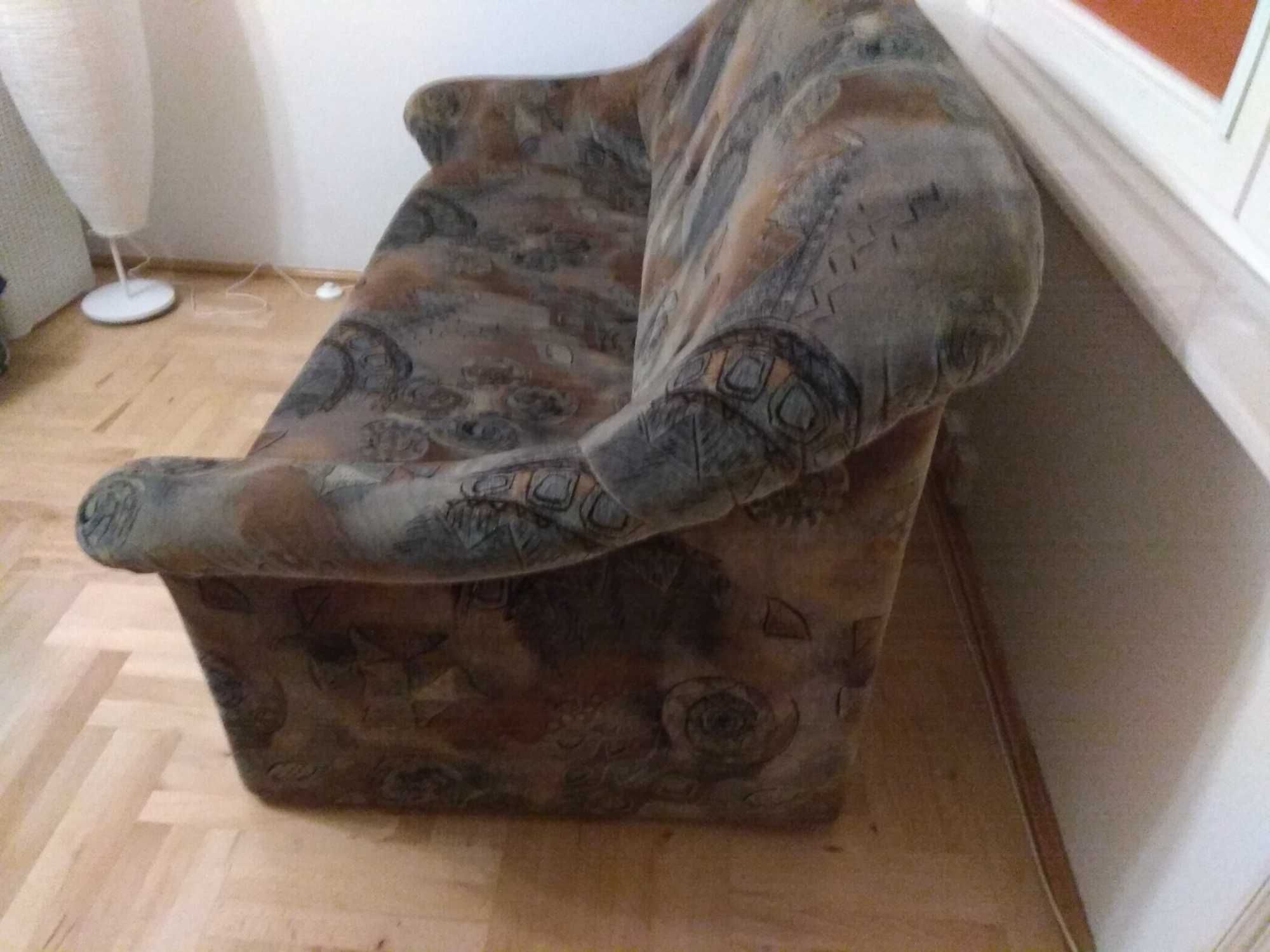 Sofa rozkładana mała.