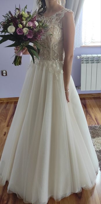 Suknia ślubna w kolorze Ivory