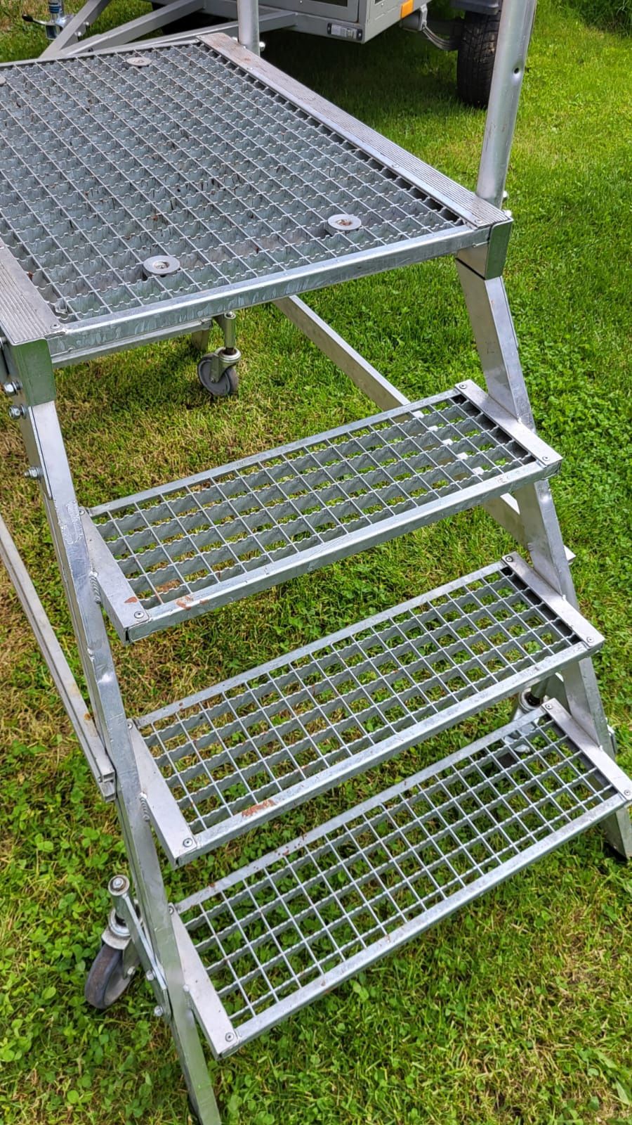Schody aluminiowe, przejście, podest 4x2. Platforma jezdna