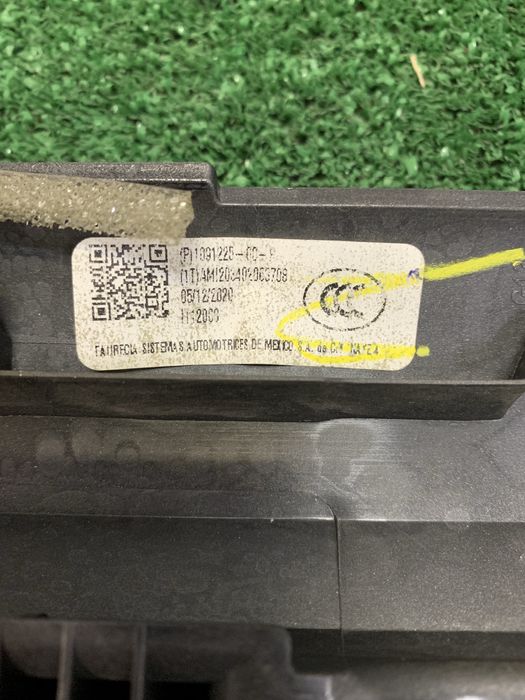 Tesla Y M3 накладка торпеди верхня дерево біла шпон