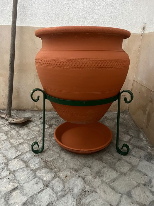 Vasos barro com suporte em ferro